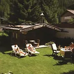 לינה וארוחת בוקר Sportpension Carinthia 3*